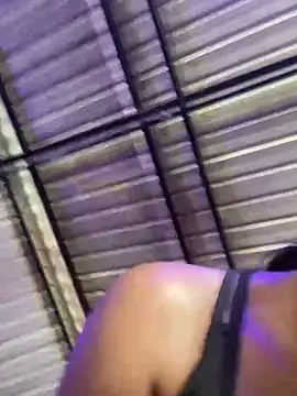 Snapshot of Berry_Bans chatting on September 22, 8:22 pm Berry Bans online show from September 22, 8:22 pm