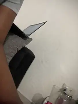 Snapshot of Berry_Bans chatting on October 14, 12:50 pm Berry Bans online show from October 14, 12:50 pm