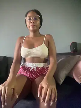 Snapshot of Berry_Bans chatting on October 17, 11:35 am Berry Bans online show from October 17, 11:35 am