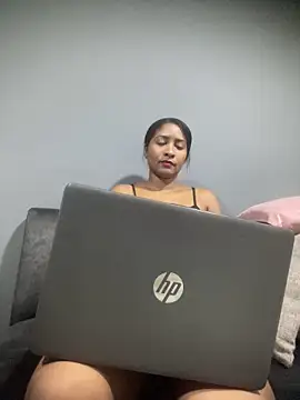 Snapshot of Berry_Bans chatting on October 29, 12:24 am Berry Bans online show from October 29, 12:24 am