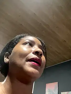 Snapshot of Berry_Bans chatting on October 30, 12:39 pm Berry Bans online show from October 30, 12:39 pm