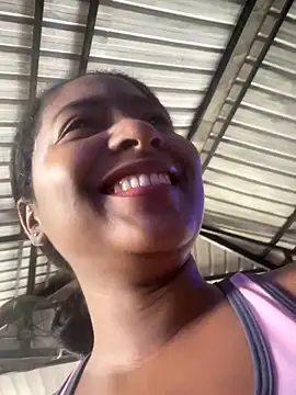 Snapshot of Berry_Bans chatting on December 4, 5:21 pm Berry Bans online show from December 4, 5:21 pm