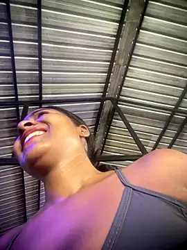 Snapshot of Berry_Bans chatting on December 15, 5:17 pm Berry Bans online show from December 15, 5:17 pm