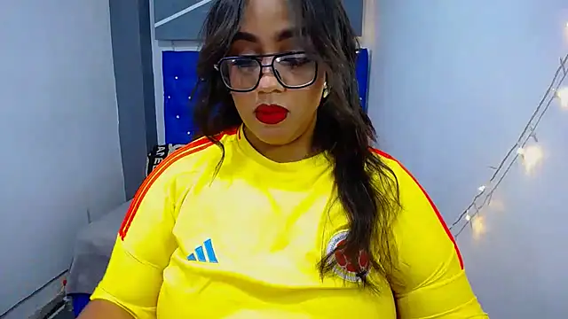 Snapshot of Mady_Kolemam chatting on October 14, 9:59 pm Mady Kolemam online show from October 14, 9:59 pm