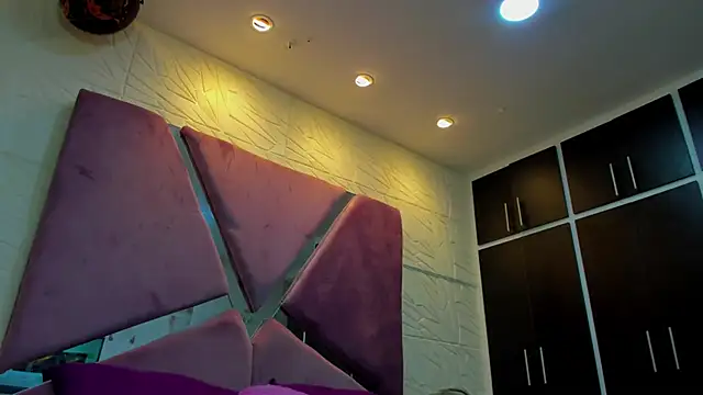 Charlotte Ice1 online show from November 15, 4:03 pm