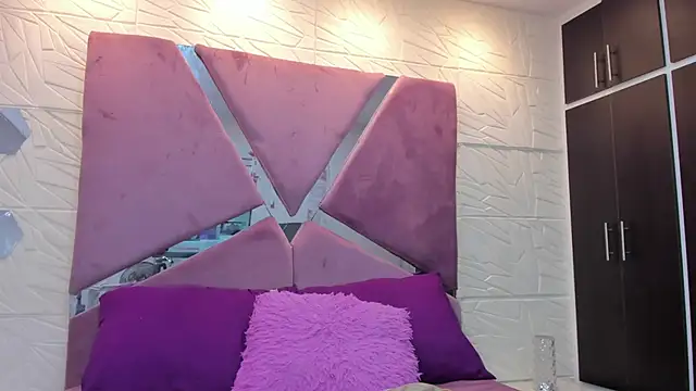 Charlotte Ice1 online show from November 30, 3:27 pm