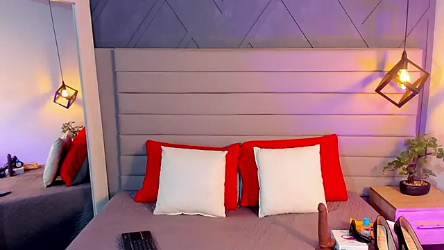 Snapshot of LadyLuminary chatting on October 31, 7:48 pm LadyLuminary online show from October 31, 7:48 pm