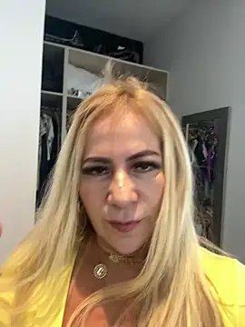 LARIANA RIVERA23 online show from May 22, 3:57 am