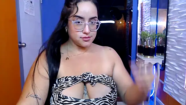 Sofiia davis23 online show from February 18, 4:26 pm