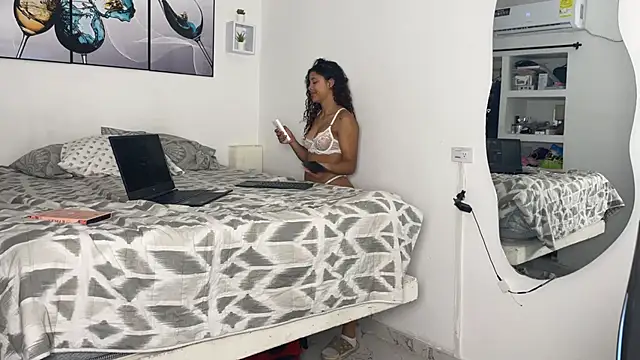 Snapshot of wendy_alejo1712 chatting on October 17, 12:25 am wendy alejo1712 online show from October 17, 12:25 am