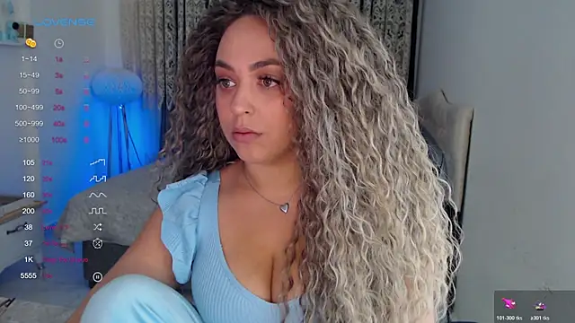 Snapshot of _Just_a_queen_3 chatting on January 6, 10:30 am Just a queen 3 online show from January 6, 10:30 am