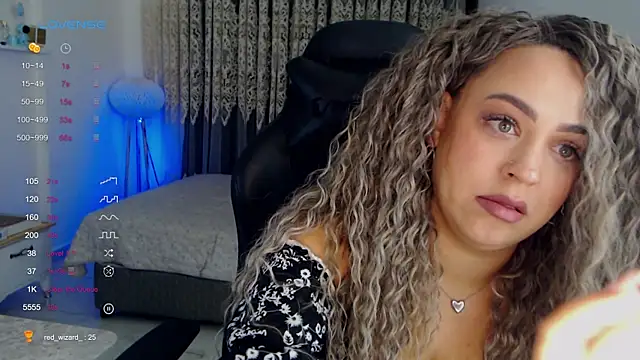 Snapshot of _Just_a_queen_3 chatting on January 8, 4:42 pm Just a queen 3 online show from January 8, 4:42 pm