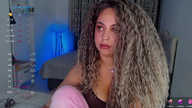 Snapshot of _Just_a_queen_3 chatting on January 10, 6:20 pm Just a queen 3 online show from January 10, 6:20 pm