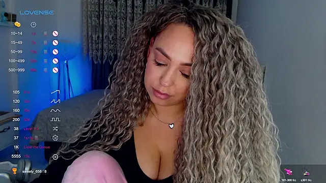 Snapshot of _Just_a_queen_3 chatting on January 12, 7:57 am Just a queen 3 online show from January 12, 7:57 am