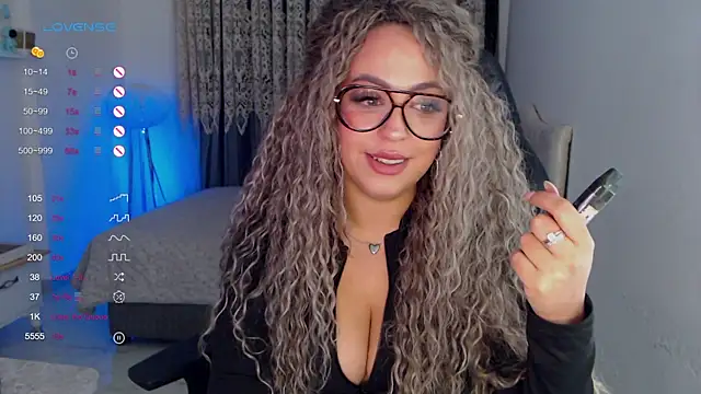 Snapshot of _Just_a_queen_3 chatting on January 15, 5:49 pm Just a queen 3 online show from January 15, 5:49 pm