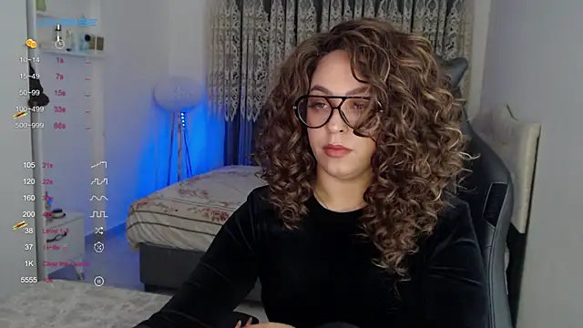 Snapshot of _Just_a_queen_3 chatting on February 6, 9:23 am Just a queen 3 online show from February 6, 9:23 am