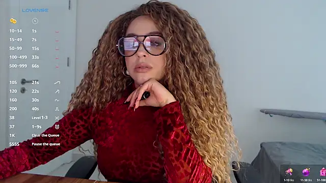 Snapshot of _Just_a_queen_3 chatting on February 27, 9:09 am Just a queen 3 online show from February 27, 9:09 am