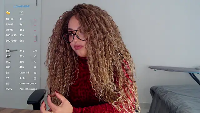 Snapshot of _Just_a_queen_3 chatting on March 5, 2:46 pm Just a queen 3 online show from March 5, 2:46 pm