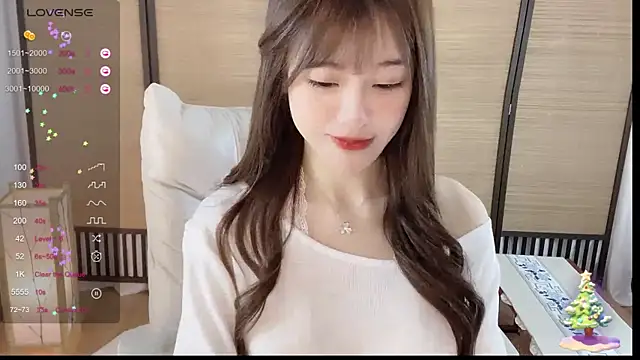 Snapshot of Yuuuuuly chatting on December 17, 12:22 pm Yuuuuuly online show from December 17, 12:22 pm