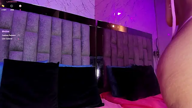 Snapshot of AshleyCampbell_ chatting on January 9, 7:10 am AshleyCampbell online show from January 9, 7:10 am