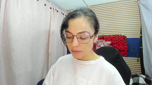 Snapshot of rosse_2504 chatting on May 8, 1:05 pm rosse 2504 online show from May 8, 1:05 pm