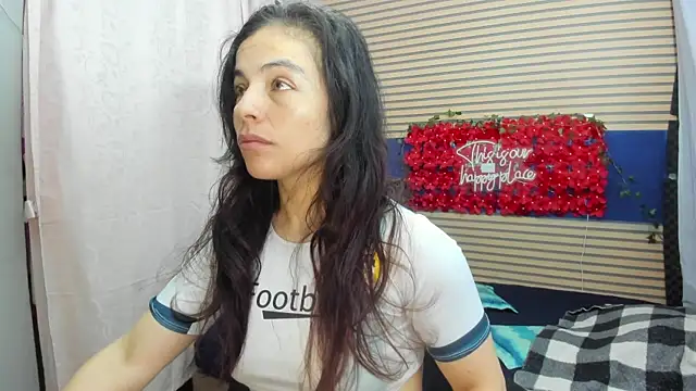 Snapshot of rosse_2504 chatting on May 12, 12:24 pm rosse 2504 online show from May 12, 12:24 pm