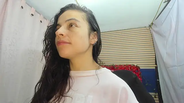 Snapshot of rosse_2504 chatting on May 13, 12:24 pm rosse 2504 online show from May 13, 12:24 pm