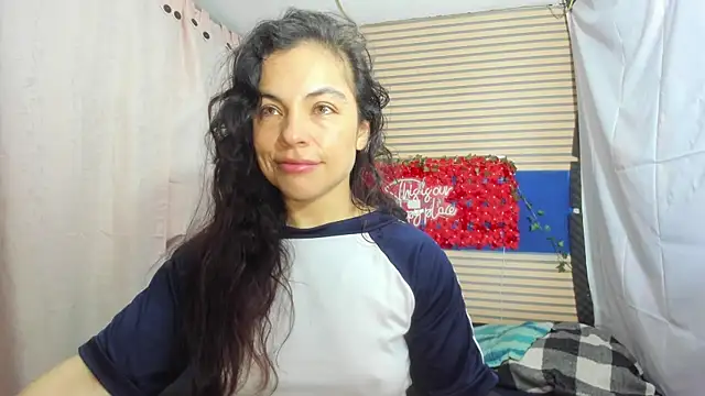 Snapshot of rosse_2504 chatting on May 17, 10:22 am rosse 2504 online show from May 17, 10:22 am