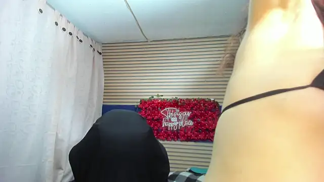 Snapshot of rosse_2504 chatting on May 22, 12:22 pm rosse 2504 online show from May 22, 12:22 pm