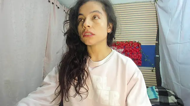Snapshot of rosse_2504 chatting on May 26, 12:34 pm rosse 2504 online show from May 26, 12:34 pm