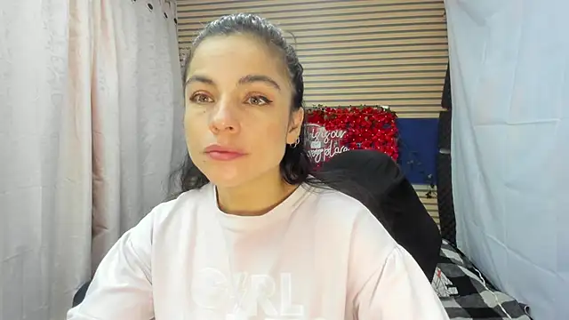 Snapshot of rosse_2504 chatting on June 2, 1:24 pm rosse 2504 online show from June 2, 1:24 pm