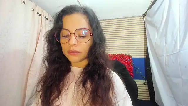 Snapshot of rosse_2504 chatting on June 9, 12:39 pm rosse 2504 online show from June 9, 12:39 pm