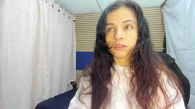 Snapshot of rosse_2504 chatting on June 16, 12:52 pm rosse 2504 online show from June 16, 12:52 pm