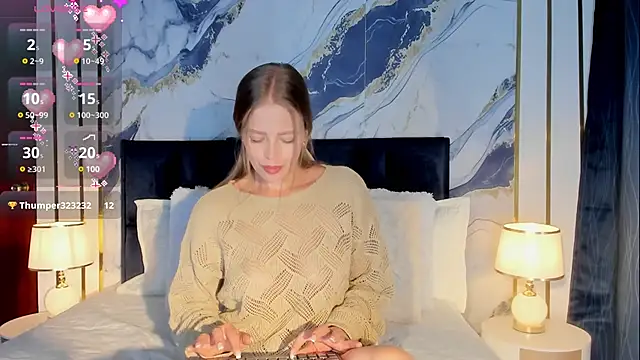 Snapshot of Laurablue chatting on May 5, 8:17 pm Laurablue online show from May 5, 8:17 pm
