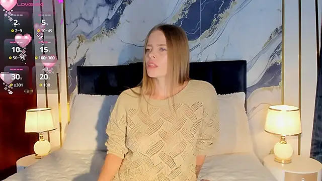 Snapshot of Laurablue chatting on June 4, 8:15 pm Laurablue online show from June 4, 8:15 pm