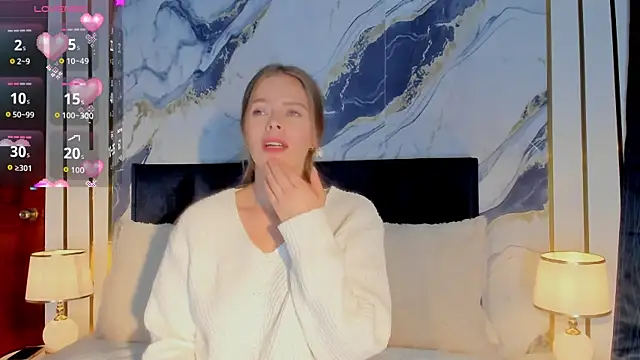 Snapshot of Laurablue chatting on June 24, 9:14 pm Laurablue online show from June 24, 9:14 pm