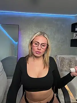 KillerKylie online show from February 27, 10:37 am