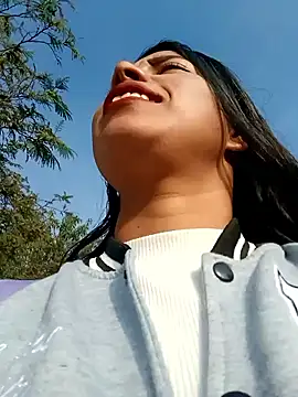 Snapshot of _andrea30 chatting on February 19, 12:33 pm andrea30 online show from February 19, 12:33 pm