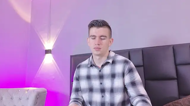 MikaelSlow online show from April 29, 3:43 am