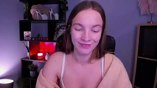 Snapshot of kenzie_x chatting on December 19, 10:34 am kenzie x online show from December 19, 10:34 am