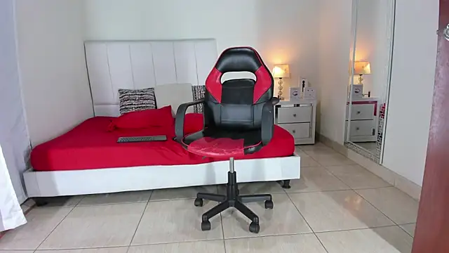 MarilynDavies online show from December 29, 1:45 am