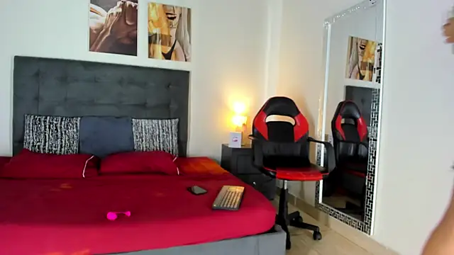 MarilynDavies online show from February 8, 11:24 pm