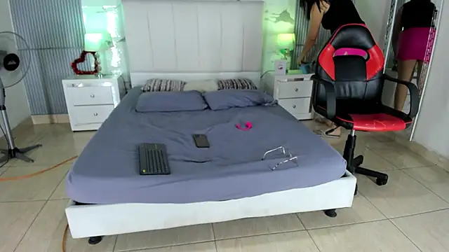 MarilynDavies online show from February 13, 9:49 pm