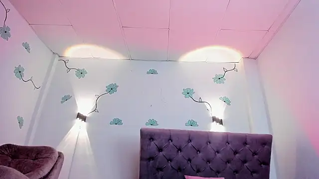 GENNESIS LOVE online show from December 1, 7:47 pm