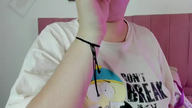 GENNESIS LOVE online show from September 14, 7:02 pm