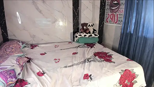 Snapshot of tattys_sexy chatting on May 21, 6:37 pm tattys sexy online show from May 21, 6:37 pm