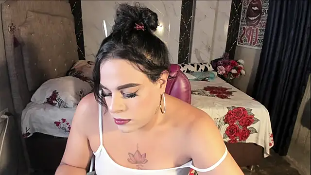 Snapshot of tattys_sexy chatting on June 16, 2:58 am tattys sexy online show from June 16, 2:58 am