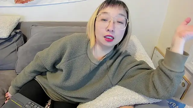 luxgray online show from March 7, 11:05 pm