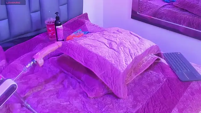 brithanyadams23 online show from February 15, 8:33 am