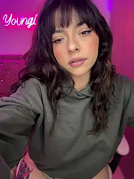 Snapshot of YovngBaby chatting on July 2, 5:13 am YovngBaby online show from July 2, 5:13 am